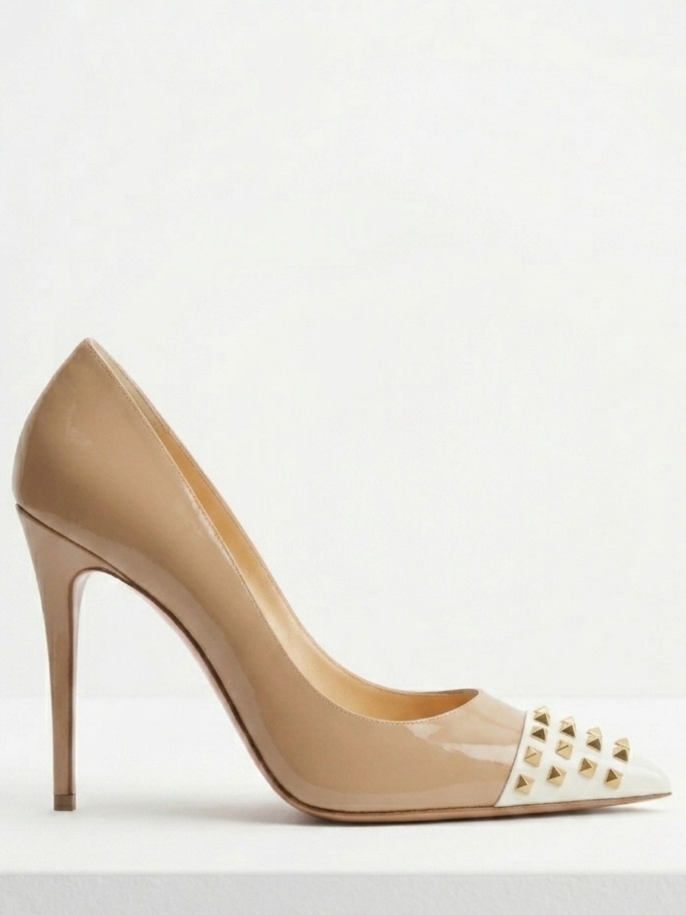 🌸 Valentino Garavani Nude Rockstud Pointed-Toe Studded Pumps